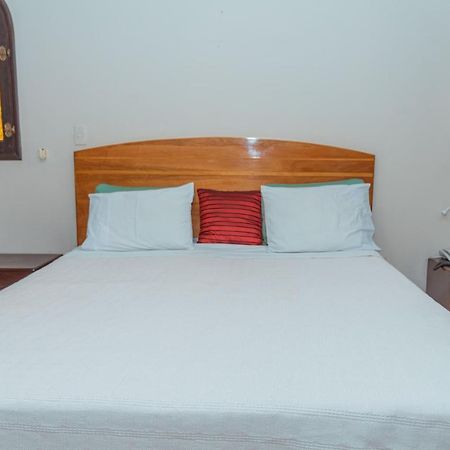 Hotel Casa Blanca Ciudad del Este Esterno foto