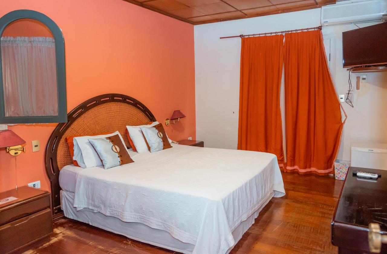 Hotel Casa Blanca Ciudad del Este Esterno foto