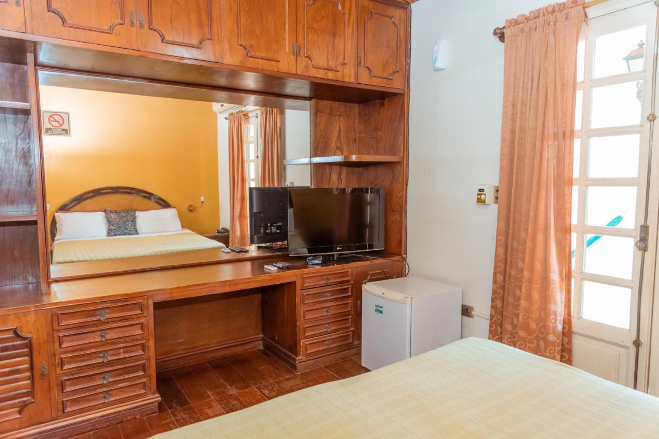 Hotel Casa Blanca Ciudad del Este Esterno foto