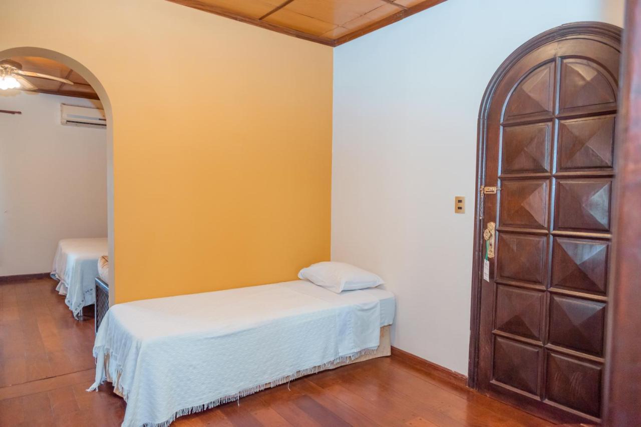 Hotel Casa Blanca Ciudad del Este Esterno foto