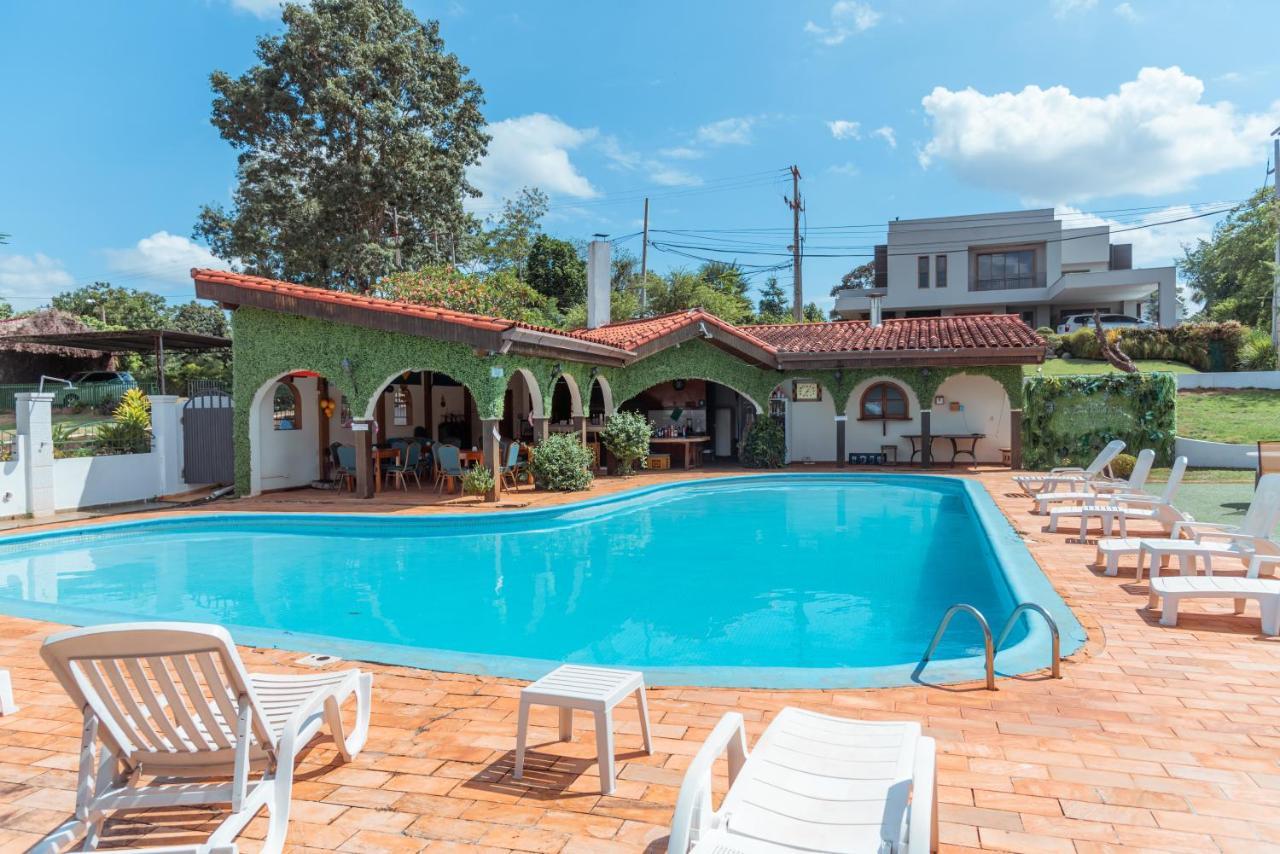 Hotel Casa Blanca Ciudad del Este Esterno foto