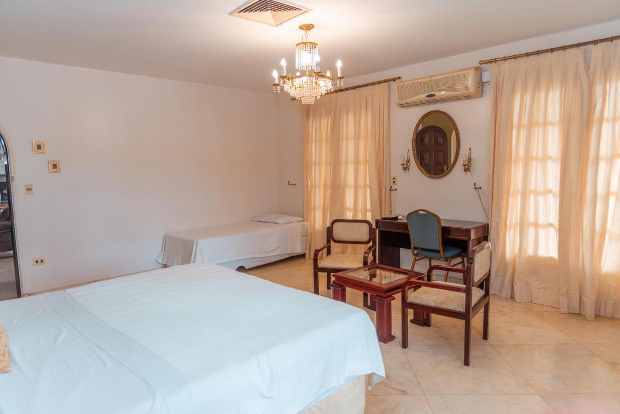 Hotel Casa Blanca Ciudad del Este Esterno foto